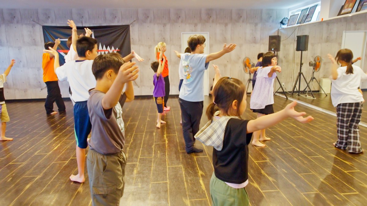 ダンスプログラムを楽しむ子どもたち