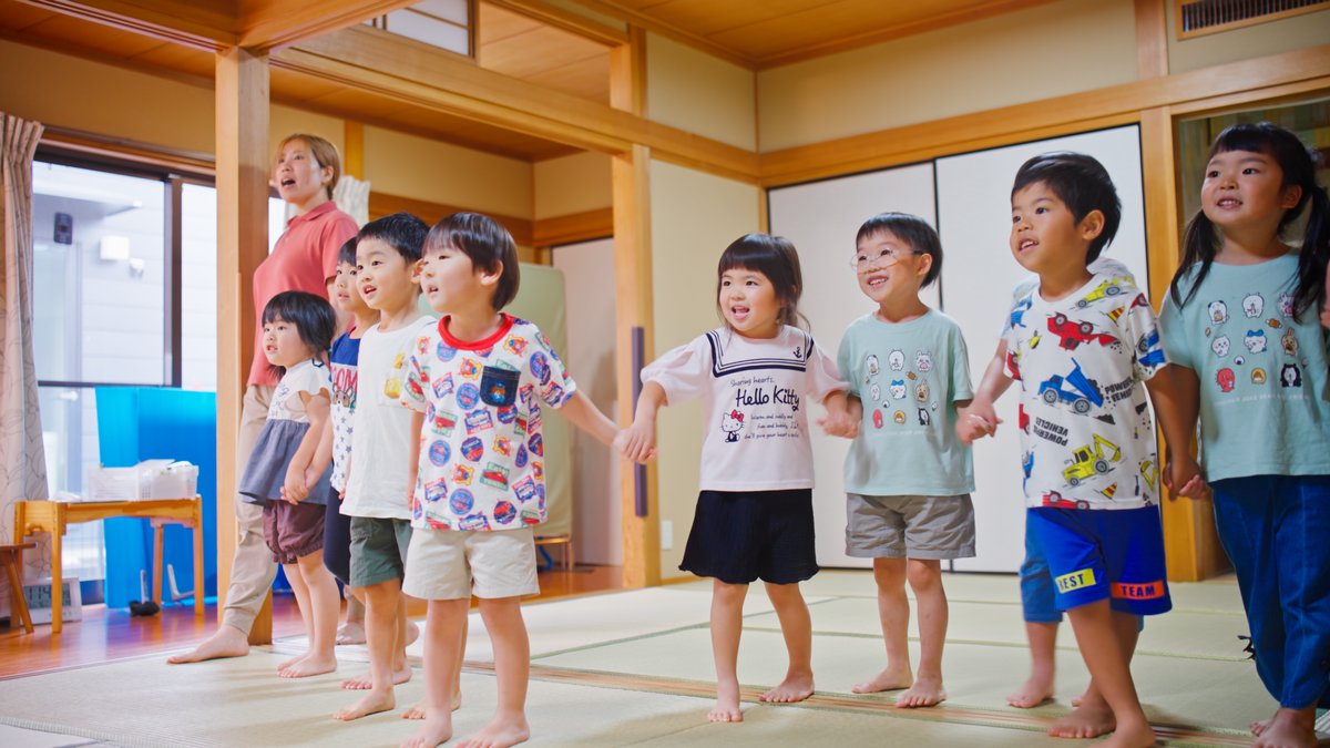 清武教室の児童発達支援で遊びを通して関わるスタッフと子ども
